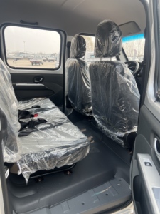 Camioneta Económica de 1 Tonelada con Cabina Doble y Plataforma Plana para Suministros de Jardinería - Product Image 3