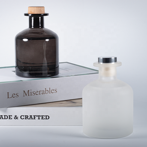 <span class=keywords><strong>Parfum</strong></span> <span class=keywords><strong>de</strong></span> maison rond Aroma 250ml Bouteilles <span class=keywords><strong>de</strong></span> diffuseur <span class=keywords><strong>de</strong></span> roseau <span class=keywords><strong>de</strong></span> luxe givré noir <span class=keywords><strong>blanc</strong></span> <span class=keywords><strong>de</strong></span> marque privée - Product Image 1