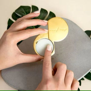 Compact <span class=keywords><strong>de</strong></span> parfum solide avec emballage <span class=keywords><strong>de</strong></span> parfum <span class=keywords><strong>de</strong></span> plaisirs Compact métallique populaire - Product Image 3