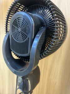 Vente en gros de ventilateurs sur pied électriques AF-002-1 50W |   Télécommande en plastique, sans danger pour les animaux et les enfants, réglable à 360° pour un usage domestique - Product Image 4