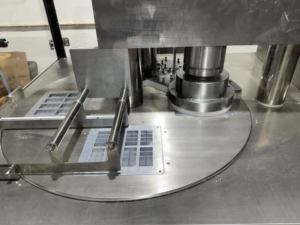 Máquina de galletas comprimida con pantalla táctil Plc Máquina de embalaje y fabricación de galletas - Product Image 6