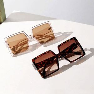 Lunettes de soleil carrées surdimensionnées noires à monture large, motif léopard vintage, avec logo personnalisé, protection UV400, pour femme, collection 2021 - Product Image 4