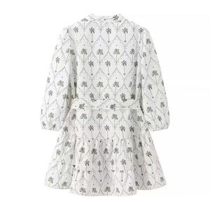 Vestido midi de mujer con cuello en V, estampado de calidad, manga corta abullonada, corte en A y cinturón. - Product Image 3