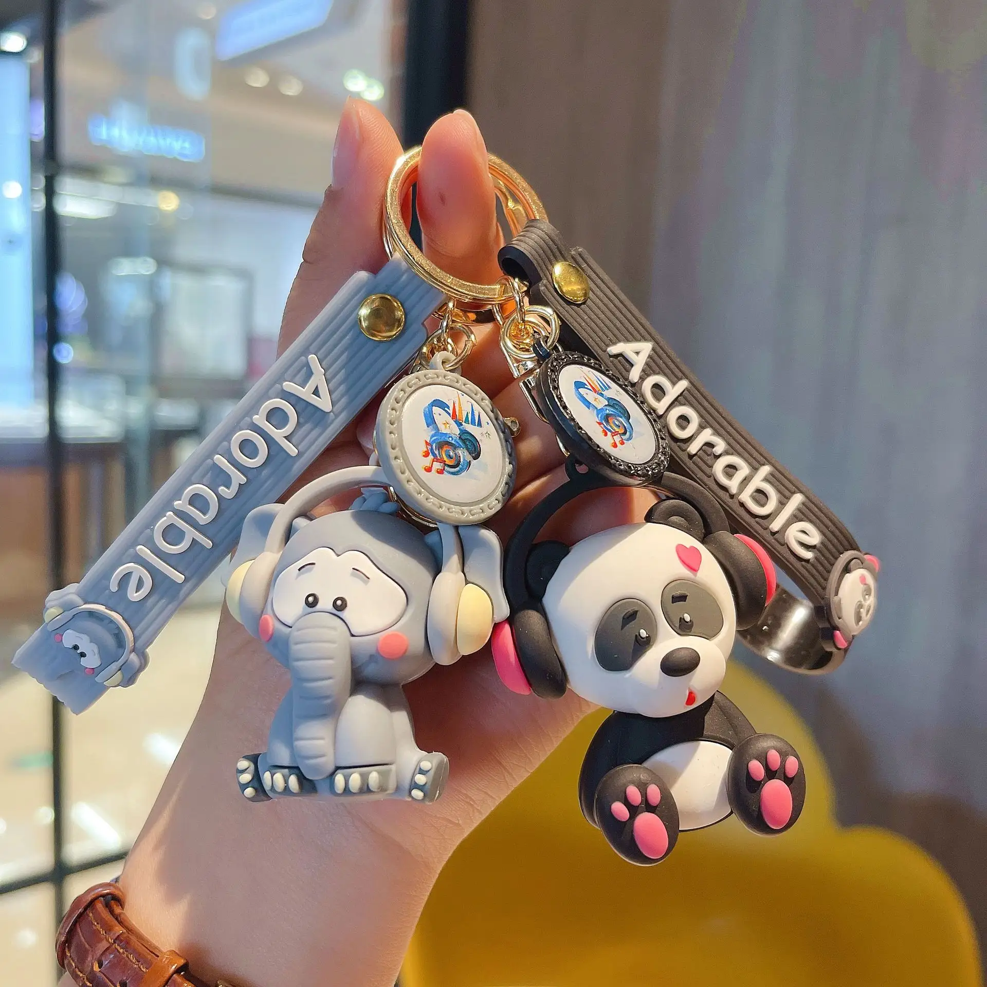 HECION New Cartoon Kreative Kopfhörer Elefant Panda Figur ist in 4 Farben Schlüssel Tasche und ein Paar Trend Tasche Anhänger erhältlich