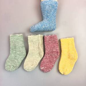 <span class=keywords><strong>Lot</strong></span> de liquidation de chaussettes en stock d'usine pour enfants et bébés, en tissu éponge épais tricoté, chaudes pour l'automne et l'hiver, absorbantes, avec design entièrement en éponge. - Product Image 1