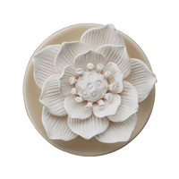 Diffuseur de fleurs en céramique Pendentif plâtre d'aromathérapie pour voiture Rafraîchisseur d'air pour la maison Logo personnalisé Pierre parfumée en céramique