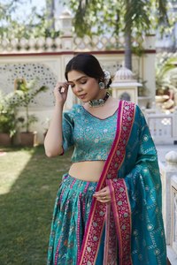 Ensemble Lehenga Choli pour femmes, conçu par des designers, lourdement brodé, pour mariage, fête, tenue de mariée - Product Image 3