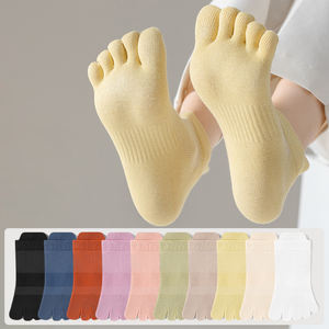 Chaussettes en coton de haute qualité de couleur unie pour filles avec 5 orteils Chaussettes à cinq doigts avec logo personnalisé pour femmes - Product Image 2