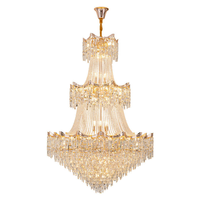 Lustre en cristal à trois niveaux sur mesure avec éclairage LED, idéal pour les grands projets de décoration d'escaliers de hall d'hôtel, design moderne et luxueux, hauteur réglable