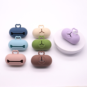 Distributeur portable de sacs à déjections canines en silicone, support de sacs à crottes en forme de capsule, attache de laisse en forme de cœur pour les propriétaires d'animaux en promenade - Product Image 4