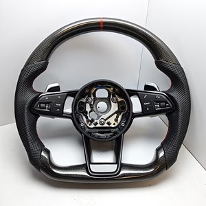 ワンランク上の運転体験を アウディTTのステアリングホイール の