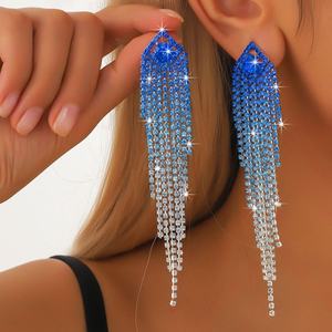 Boucles d'oreilles longues en forme de boule à pampilles, en alliage de zinc plaqué argent, tendance européenne et américaine, haut de gamme, dégradé de couleurs, pour femmes - Product Image 4