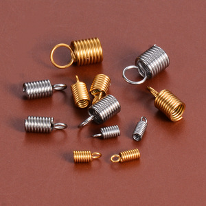Connecteur à ressort hélicoïdal avec boucle |   Ressort d'extension en acier inoxydable plaqué or PVD 18 carats pour la fabrication de bijoux DIY - Product Image 4