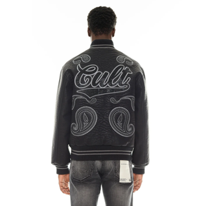 低起订量 免费设计 男士校队皮革夹克制造商 定制水钻铆钉刺绣 PU 皮革字母夹克 - Product Image 2