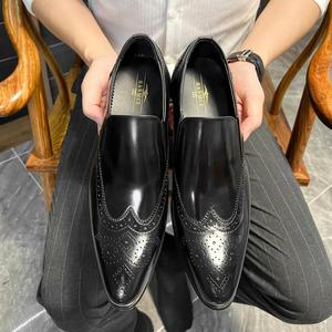 2025 Top Quality Latest Pure Color <b>Pointed</b> Classical Fashion Leather Shoes Wholesale Fashion Men's Dress Shoes Oxfords - Product Image 5