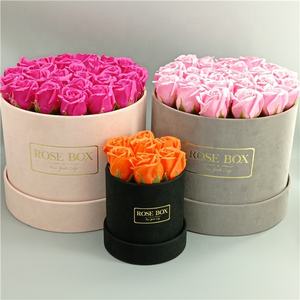 Scatole Rotonde per Packaging Floreale con Logo Personalizzato, Laminazione Lucida, Stampa UV e Lamina Dorata - Product Image 1