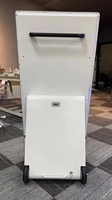 Señalización Digital Exterior con Soporte, Reproductor LCD Ultrafino con Batería Móvil y Software Incluido