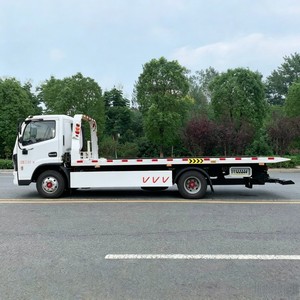 Camión de Remolque de Plataforma Plana Dongfeng 4x2 de 5 Toneladas de Alta Calidad para Recuperación de Vehículos Dañados - Product Image 4