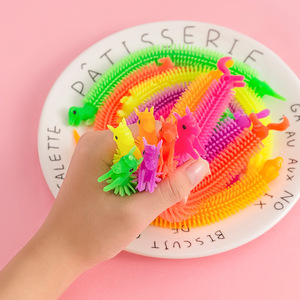 Bracelet anti-stress TPR Caterpillar Pull-A-Luff, jouet licorne en caoutchouc souple pour enfants de 5 à 7 ans - Product Image 1