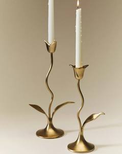 Candelabro de Metal Artístico con Forma de Tulipán, Agrega un Toque Elegante a la Decoración del Hogar con una Moderna Exhibición Decorativa de Velas - Product Image 1