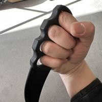 Pochettes de boxe en PVC à 4 doigts, conception de défense portable, boucle de main en plastique pour l'extérieur