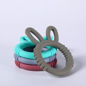 Anillo mordedor de silicona suave de grado alimenticio con forma de conejo para bebés, regalo para fiestas, herramienta anti-mordeduras de manos - Product Image 2