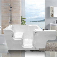 Salle de bain pour personnes handicapés, baignoire rectangulaire qui permet de gagner de l'espace, design compact