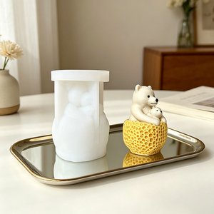 Moules en silicone avec sculpture d'ours mère et bébé dormant sur un pot de miel pour la production artisanale DIY - Product Image 2
