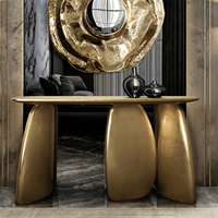 Console moderne italienne haut de gamme, table d'entrée murale en bois de luxe léger avec barre dorée irrégulière, mobilier créatif pour la maison