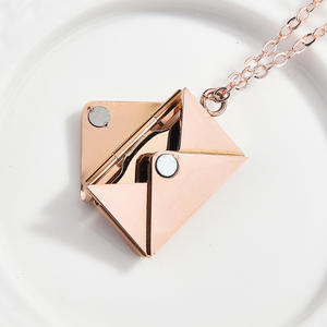 Collar de <span class=keywords><strong>Pareja</strong></span> con Colgante de Sobre de Acero Inoxidable, Cadena de Clavícula Moderna con Grabado Láser Personalizado, Regalo de Cumpleaños - Product Image 2