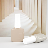 Laque à ongles colorée de 8ml Bouteille de vernis vide rechargeable Conteneur de gel personnalisé Fourniture d'emballages de manucure
