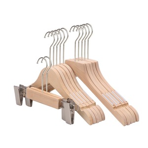 Couleur du <span class=keywords><strong>bois</strong></span> pour les magasins de vêtements pour enfants de petite et moyenne taille Cintres <span class=keywords><strong>en</strong></span> <span class=keywords><strong>bois</strong></span> antidérapants - Product Image 5