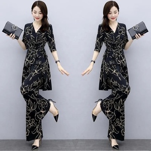 Abito Casual <span class=keywords><strong>da</strong></span> donna estivo nuovo Set in due pezzi 2024 pantaloni lunghi moda a mezza manica Top stile coreano abiti <span class=keywords><strong>da</strong></span> <span class=keywords><strong>ufficio</strong></span> stampati - Product Image 4