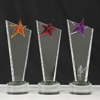 Trophée Étoile en Cristal Transparent Rouge, Violet et Ambre à Prix Abordable pour Souvenir ou Cadeau