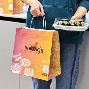 Bolsas de Papel Kraft Desechables Ecológicas con Asas Planas/Trenzadas para Entrega de Sushi, Sashimi y Ensaladas - Reciclables, Impresión Personalizada - Product Image 1