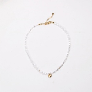 Collier chaîne à maillons vintage en acier inoxydable plaqué or avec perles et breloques cœur de dessin animé pour femme, idéal pour les occasions décontractées, sportives ou les fêtes d'anniversaire - Product Image 2