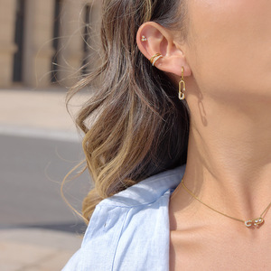 Ensemble de bijoux en forme de trombones dorées avec boucles d'oreilles et collier en strass pour un usage quotidien ou comme cadeau - Product Image 3