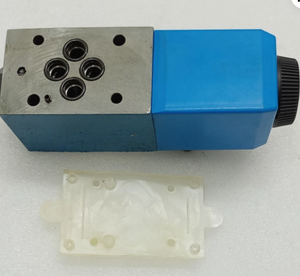 DG4V-3-2B-M-U-H7-60 Válvula Solenoide Direccional de Cuatro Vías 24VDC Hidráulica NG6 Nueva - Product Image 5