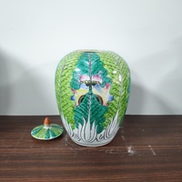 Pot en porcelaine chinoise Famille Verte, décoré à la main de choux Bok Choy et de papillons, pot à gingembre en céramique avec couvercle, ornement antique pour la maison