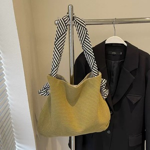 Sac à bandoulière pour <span class=keywords><strong>femme</strong></span> en velours côtelé, grand espace, simple et tendance, idéal pour le shopping, collection Sunday Best 2026, durable et fiable - Product Image 3