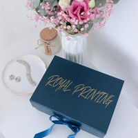 Boîte cadeau en papier bleu marine personnalisée pour l'emballage de bijoux, de vêtements et de produits de vente au détail haut de gamme