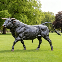 Sculpture de taureau moderne en bronze coulé grandeur nature avec design Feng Shui traditionnel pour la décoration de parcs extérieurs