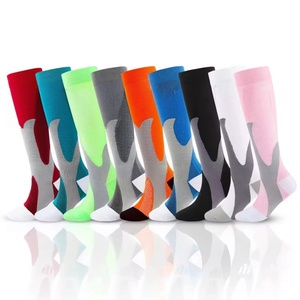 Calcetines de Compresión Deportivos Antibacterianos con Logotipo Personalizado para Fútbol, para Hombre y Mujer, 20-30 mmHg - Product Image 1