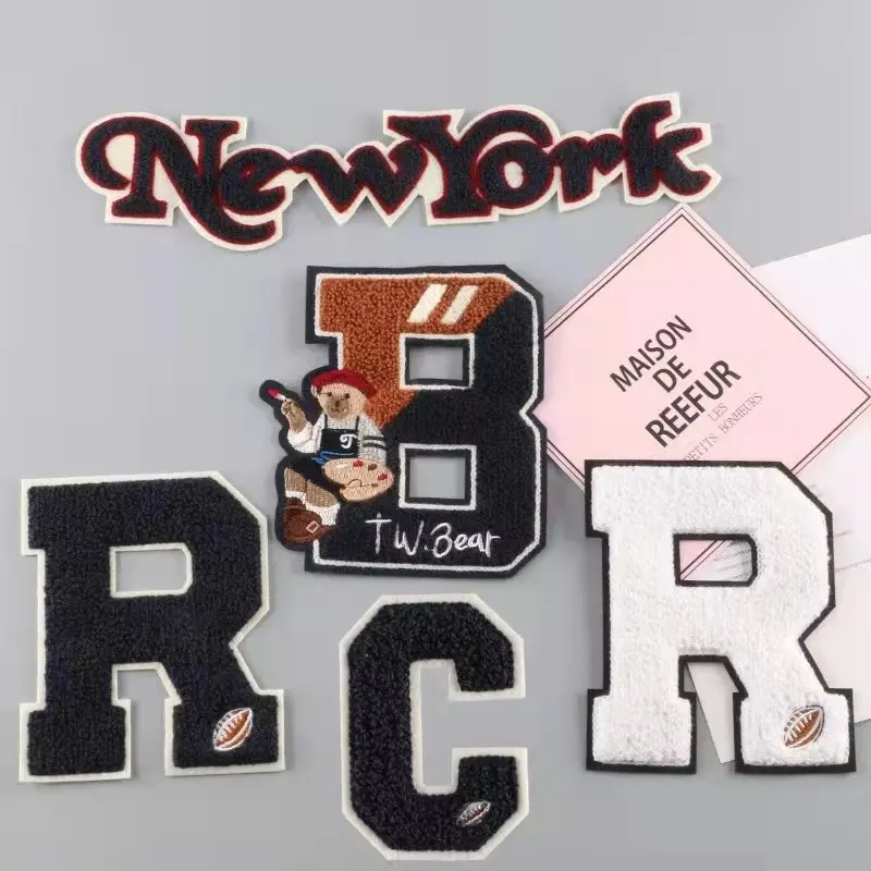 Vente chaude personnalisé Anglais lettre mots brodé chenille patches pour à capuche petit QUANTITÉ MINIMALE DE COMMANDE New York B C R