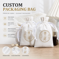 Pochette à bijoux en velours blanc de luxe avec logo imprimé en feuille d'or, sac à cordon en velours pour emballage cadeau haut de gamme