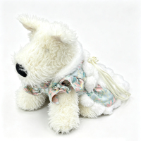 Robe de princesse impériale de luxe pour animaux de compagnie, personnalisée, en tissu jacquard doré en coton, avec pompons en fourrure moelleuse et jupe en dentelle superposée pour chiens et chats