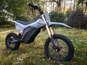 Motocicleta Eléctrica Todoterreno de 2000W, 60V, 20Ah con Batería de Litio, Carga de 75KG y Alcance de 25KM - Product Image 3