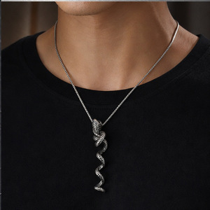 Yunnique – pendentif serpent en acier titane, forme d'animal géométrique, collier unisexe, cadeau pour les personnes nées dans l'année du zodiaque du serpent - Product Image 3