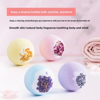 Bombes de bain aux huiles essentielles artisanales, lot de 4, 100 g, hydratantes de qualité supérieure, avec fleurs séchées, aromathérapie, coffret cadeau pour le spa