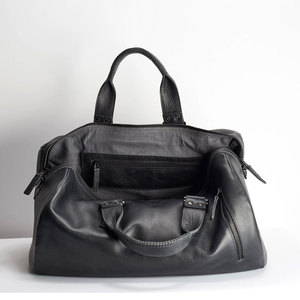 Bolsa Deportiva Moderna de Alta Calidad con Cierre de Cremallera, Transpirable, de Secado Rápido, Personalizable para Viajes, Actividades al Aire Libre y Escapadas de Fin de Semana - Product Image 1